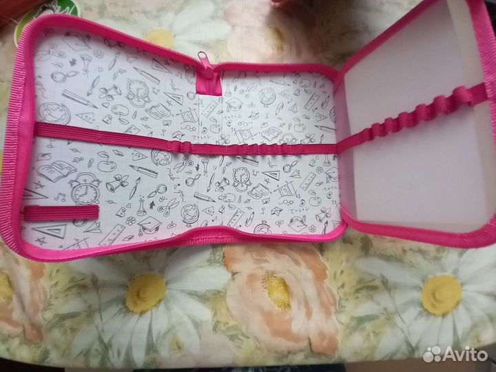 Пеналы школьные новые