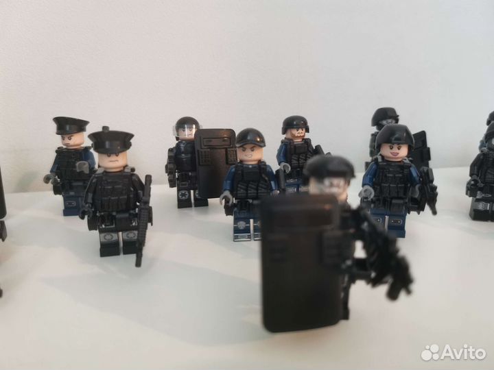 Lego человечки 12 штук военные