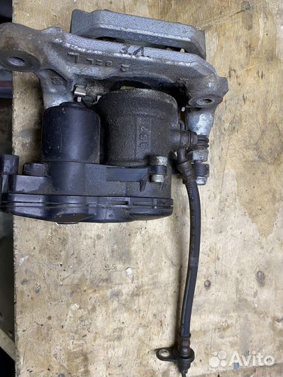 Суппорт задний левый mitsubishi outlander