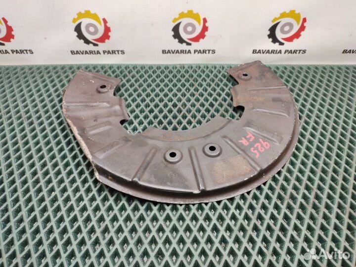 Кожух тормозного диска передний правый Volkswagen