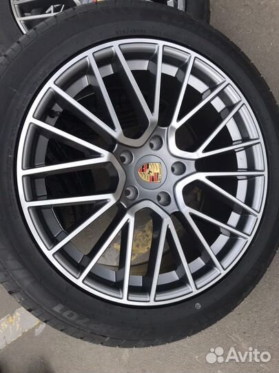 R20 Royal Black Royal Explorer 275/45, PCD 5x130 DIA 71.1