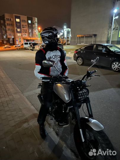 Мотокуртка с защитой