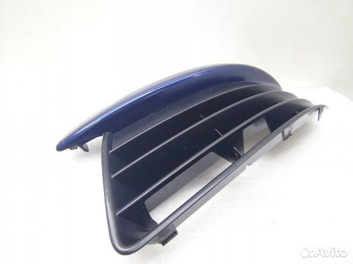 Решетка в бампер передняя левая Volkswagen Jetta 5