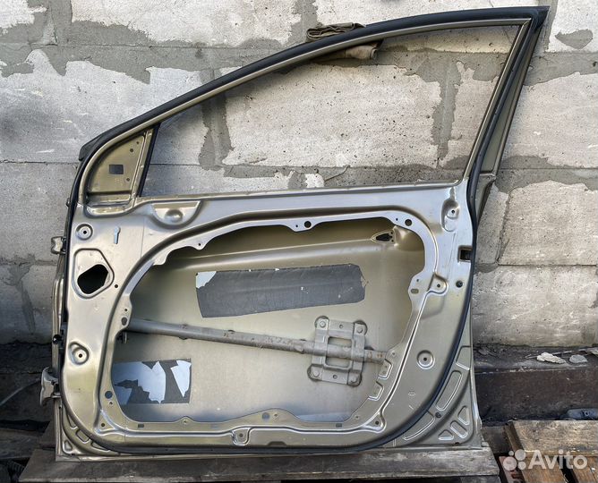 Передняя правая дверь Hyundai i40 (2015)