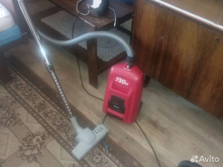 Пылесос Sanyo 750w бу