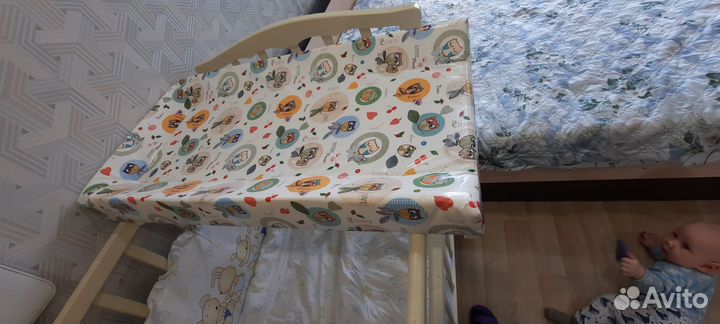 Пеленальная доска на кроватку