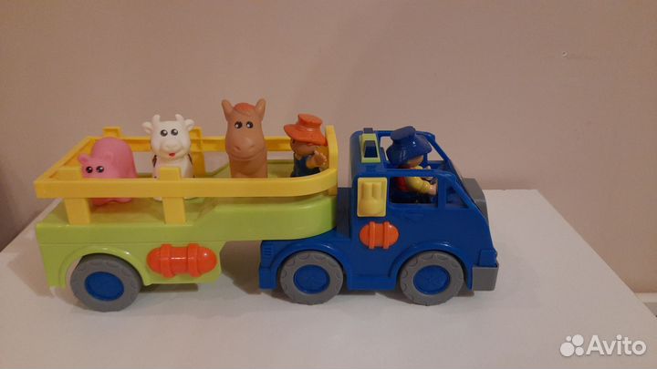 Фермепский автомобиль с животными