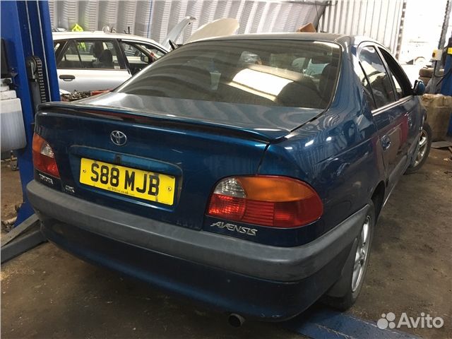 Разбор на запчасти Toyota Avensis 1