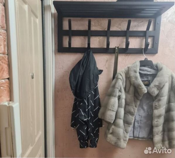 Вешалка настенная в прихожую