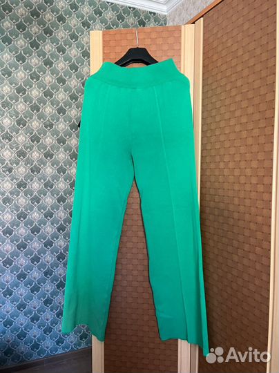 Трикотажный костюм женский брючный