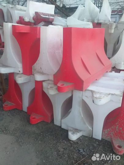 Блок дорожный разделительный