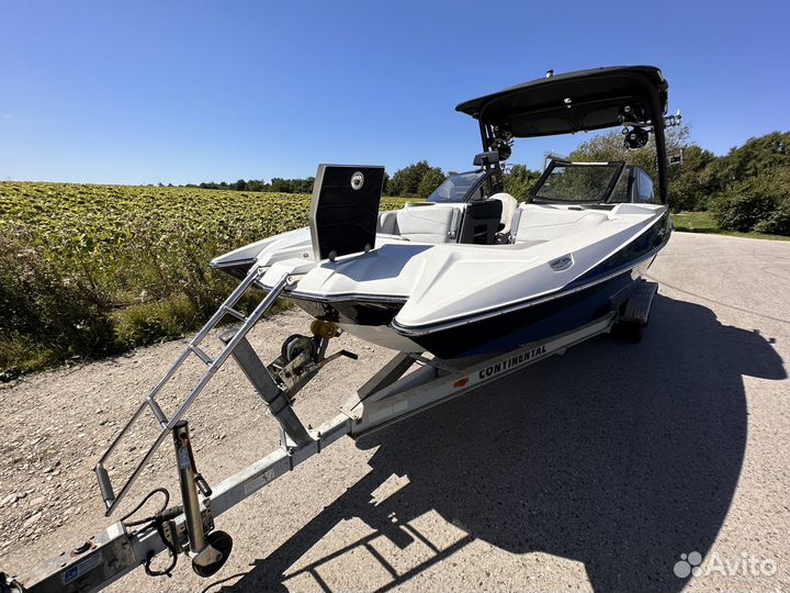 Катер буксировщик Malibu 22MXZ / 2018 г.в