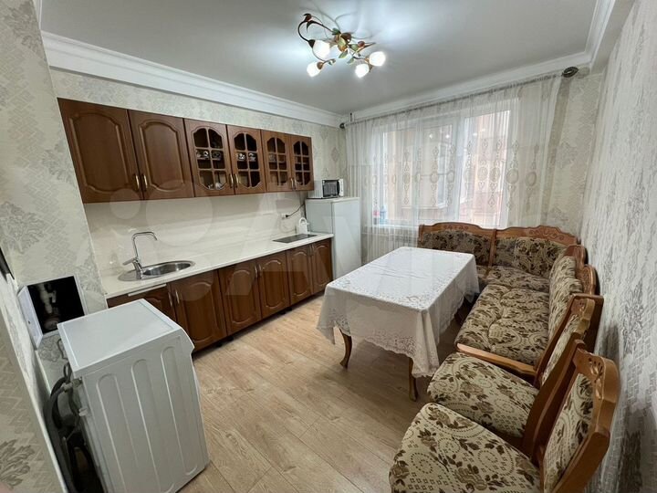 2-к. квартира, 60 м², 6/10 эт.