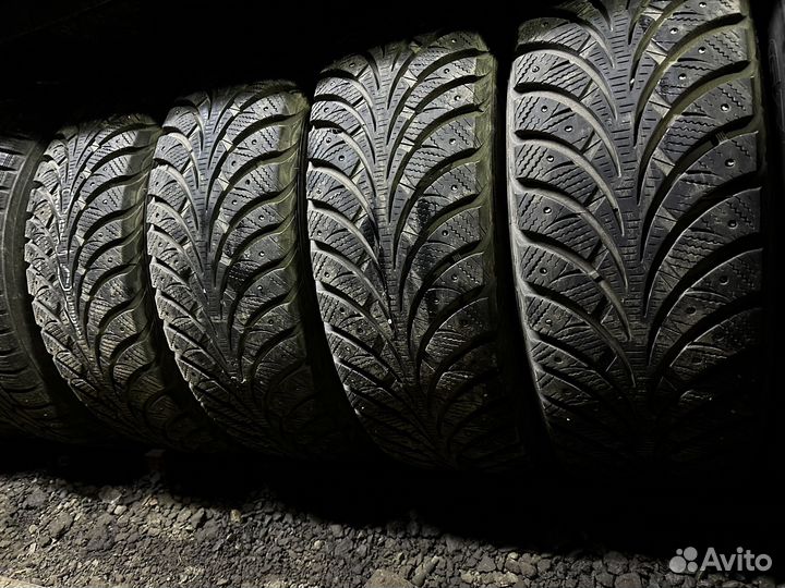 Sava Eskimo Stud 215/65 R16