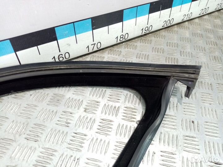 Б/У Уплотнитель стекла двери передней левой#002