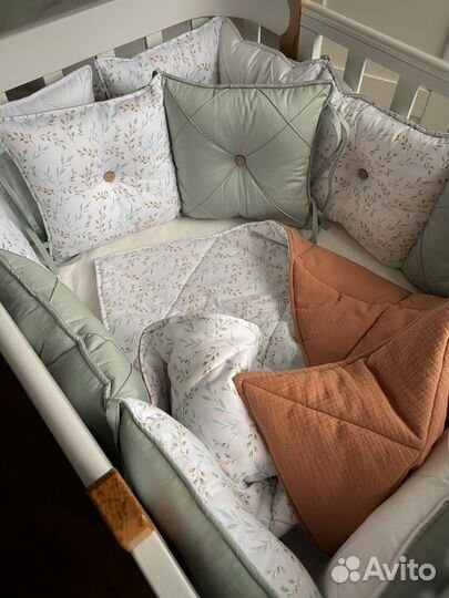 Сплошные бортики в кроватку