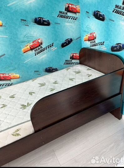 Кровать с матрасом