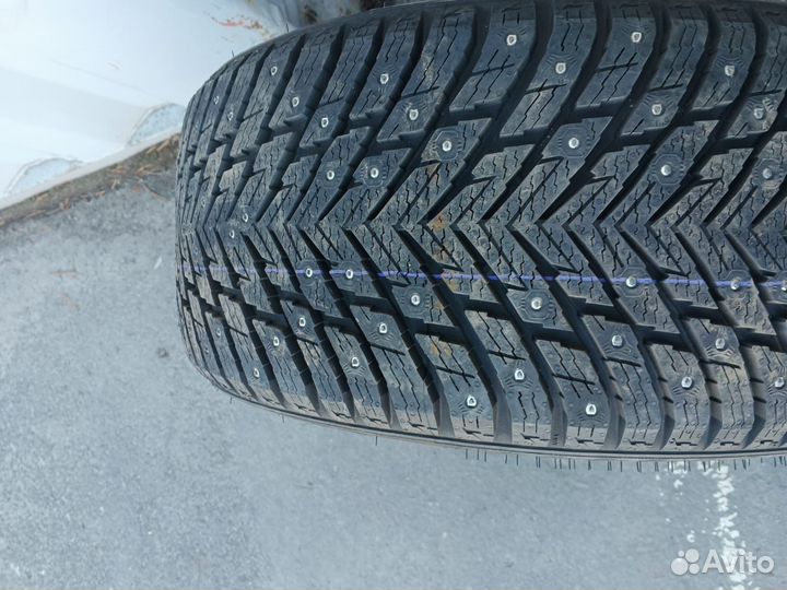 Nokian Tyres Hakkapeliitta 10 245/40 R18