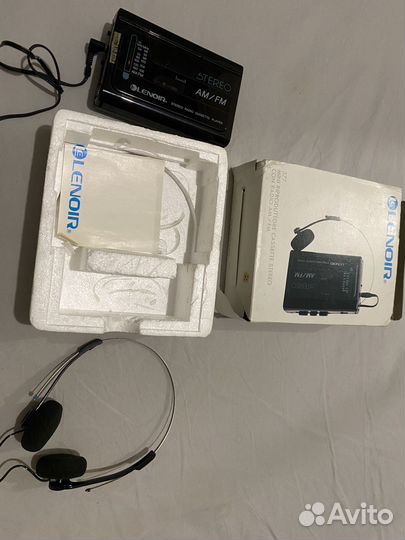 Винтажный кассетный аудиоплеер lenoir377