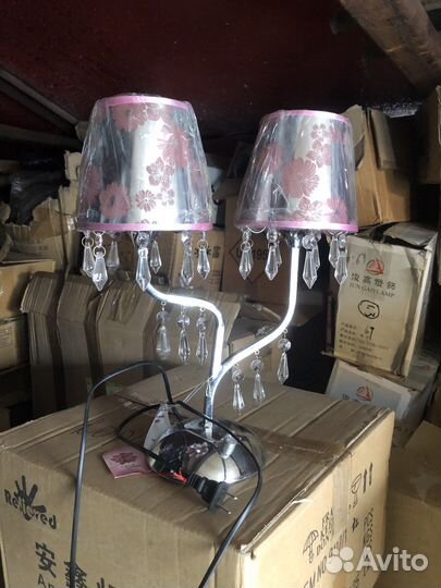 Лампа настольная на 2 плафона.Новая