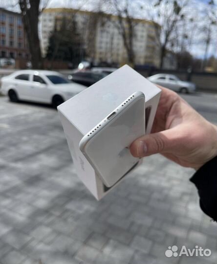 iPhone SE, 64 ГБ