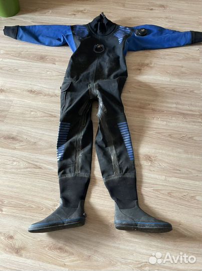 Сухой гидрокостюм