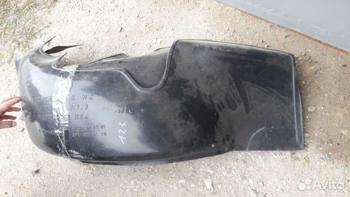 2 передних подкрыльника