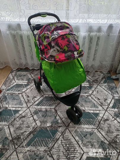Прогулочная коляска