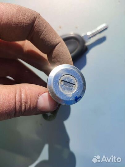 Личинка замка с ключом на renault logan 1