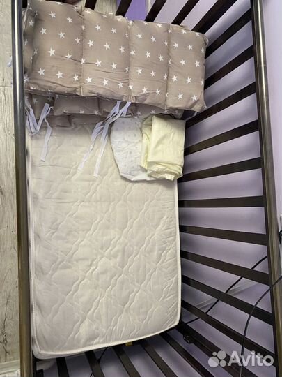 Кроватка для новорожденных с маятником