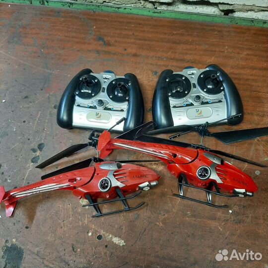 Вертолет игрушка