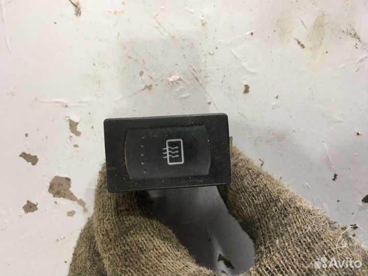 Кнопка обогрева заднего стекла Volkswagen Passat B