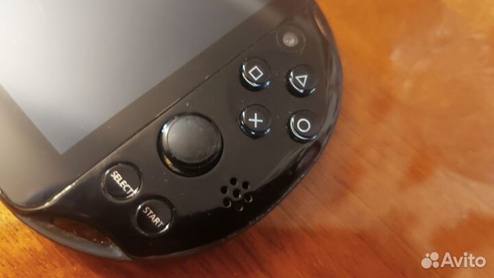 Sony PS Vita PCH-2000 slim