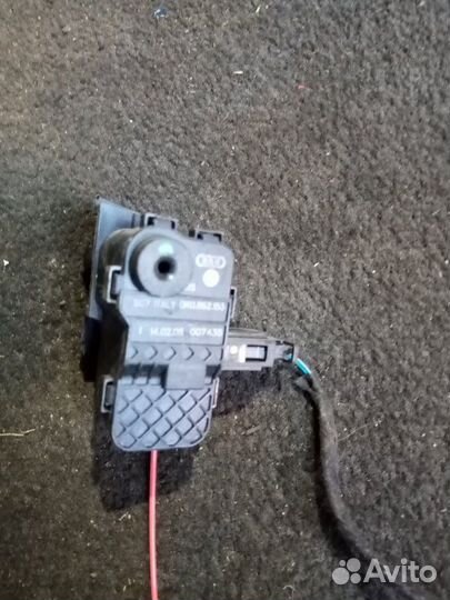 Активатор замка лючка бензобака Audi A4 B8