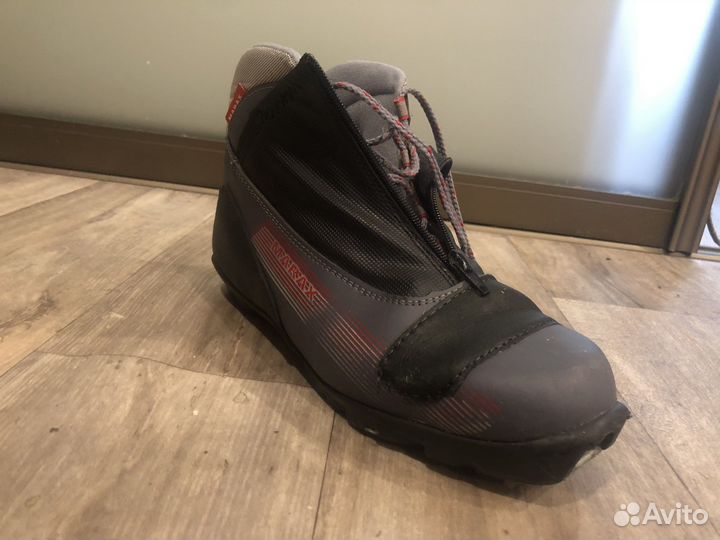 Продам лыжи, коньки, снегокат