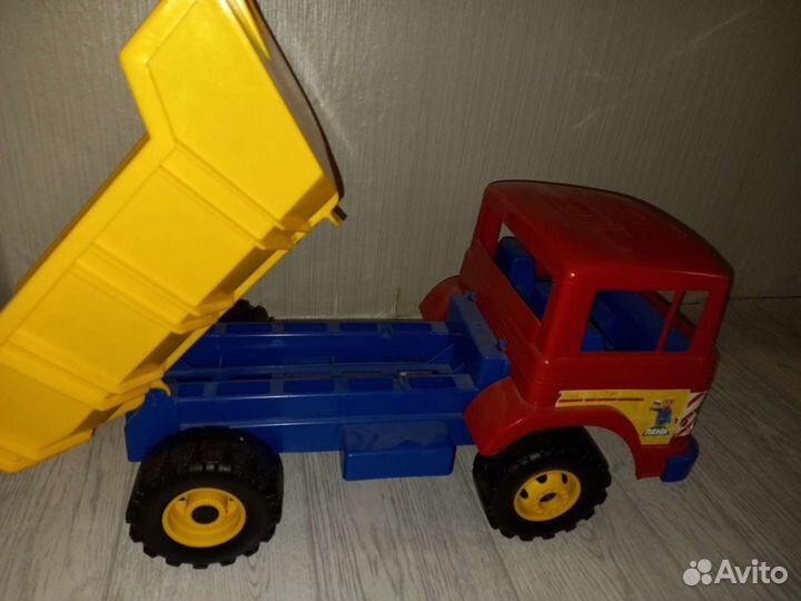 Игрушка грузовик