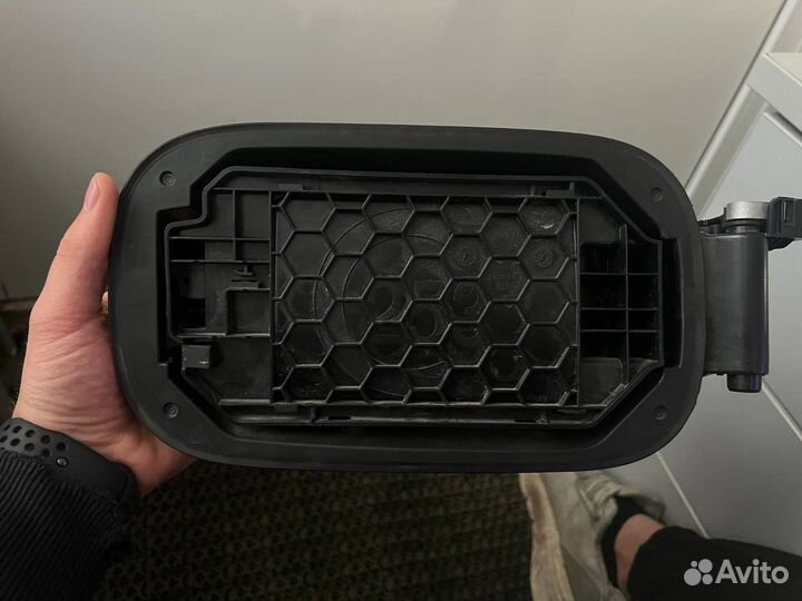 Механизм лючка бензобака