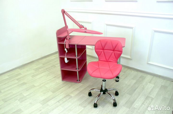 Маникюрный стол