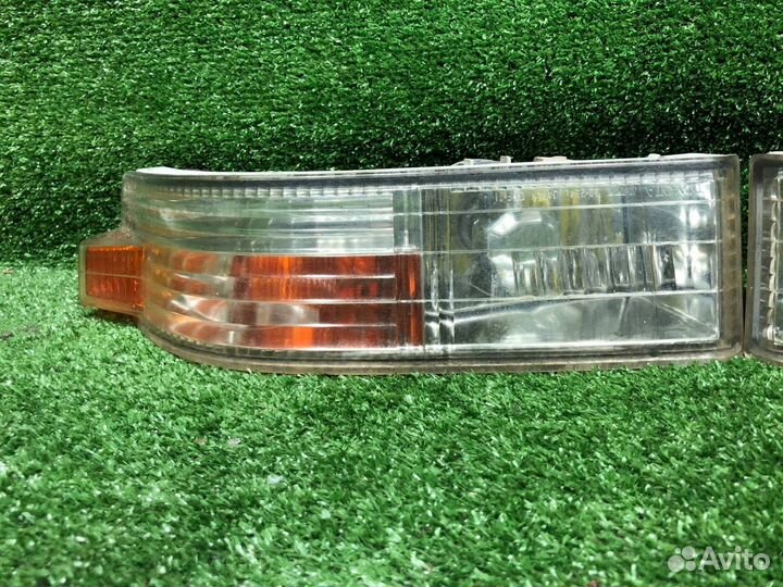 Комплект повторителей поворотника передний Toyota