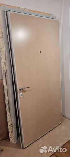 Дверь входная металлическая
