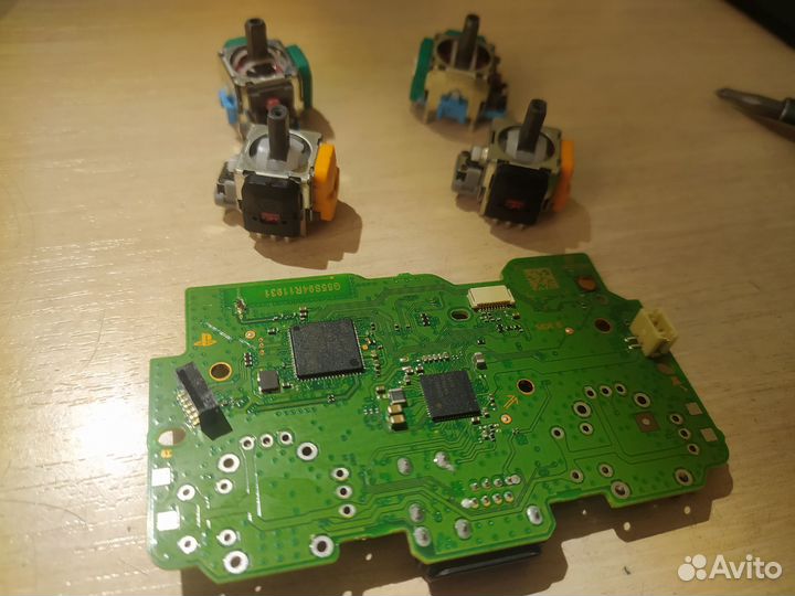 Dualshock 4 V2 на датчиках Холла