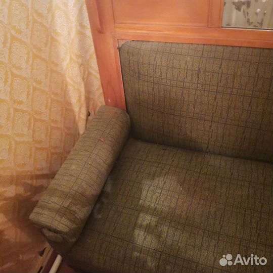 Старинный антикварный диван