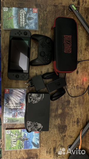 Nintendo switch + ориг джойстик + 3 игры