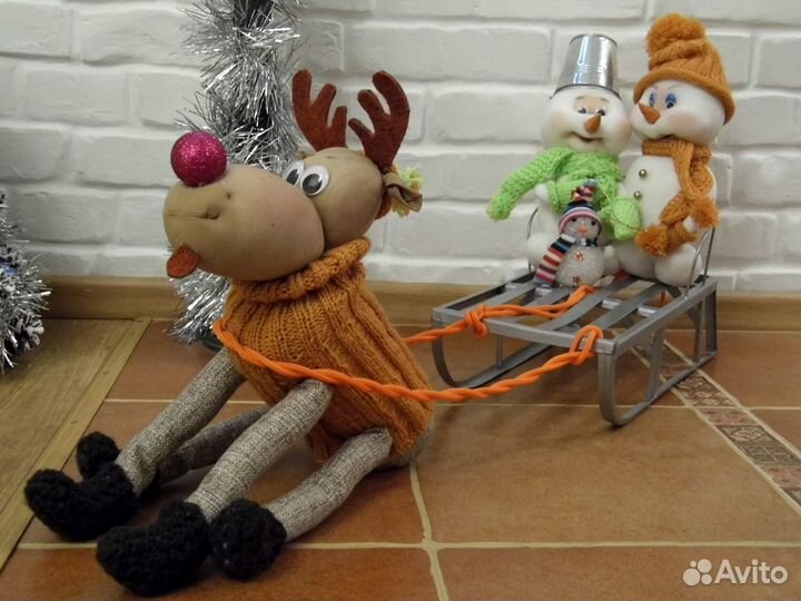 Новогодние куклы снеговики, олень