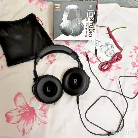 Проводные наушники новые
