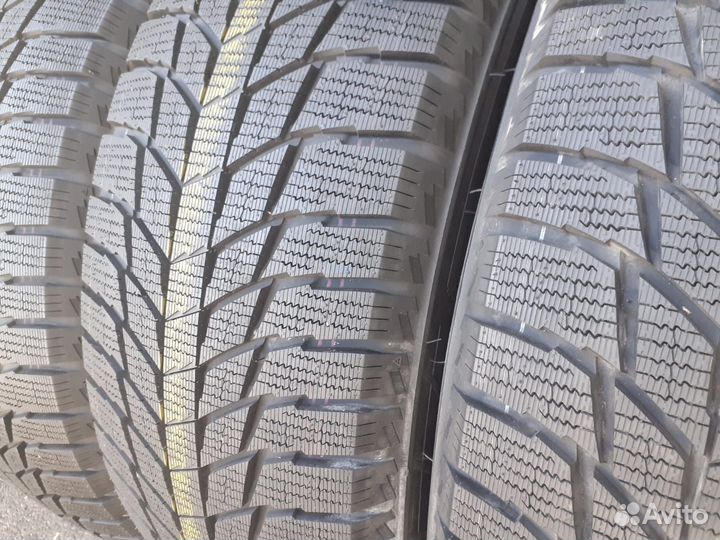 Triangle Snowlink TWT02 235/65 R18