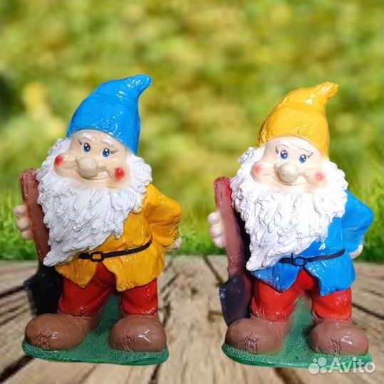 Садовая фигура гном красавчик высота 40 см