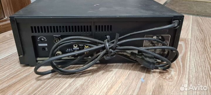 Видеомагнитофон LG