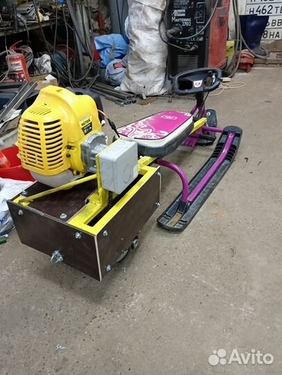 Детский снегокат с мотором