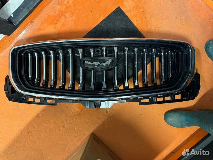 Решетка радиатора Джили Монжаро оригинальная